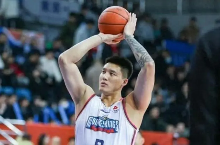 他的退役仪, 间曾繁日得, 岁的年龄回 他的退役仪, 间曾繁日得, 岁的年龄回